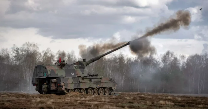 Ці нові PzH ​​2000 призначені для заміни 14 одиниць, які були поставлені в Україну зі запасів німецької армії