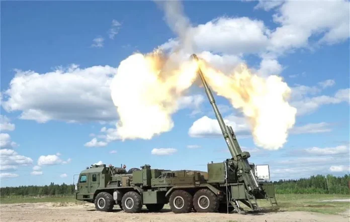 2С43 «Мальва» — останнє покоління 152-мм самохідної гаубиці 8x8, повністю розробленої російською оборонною промисловістю. (Джерело фото: РОСТЕК)