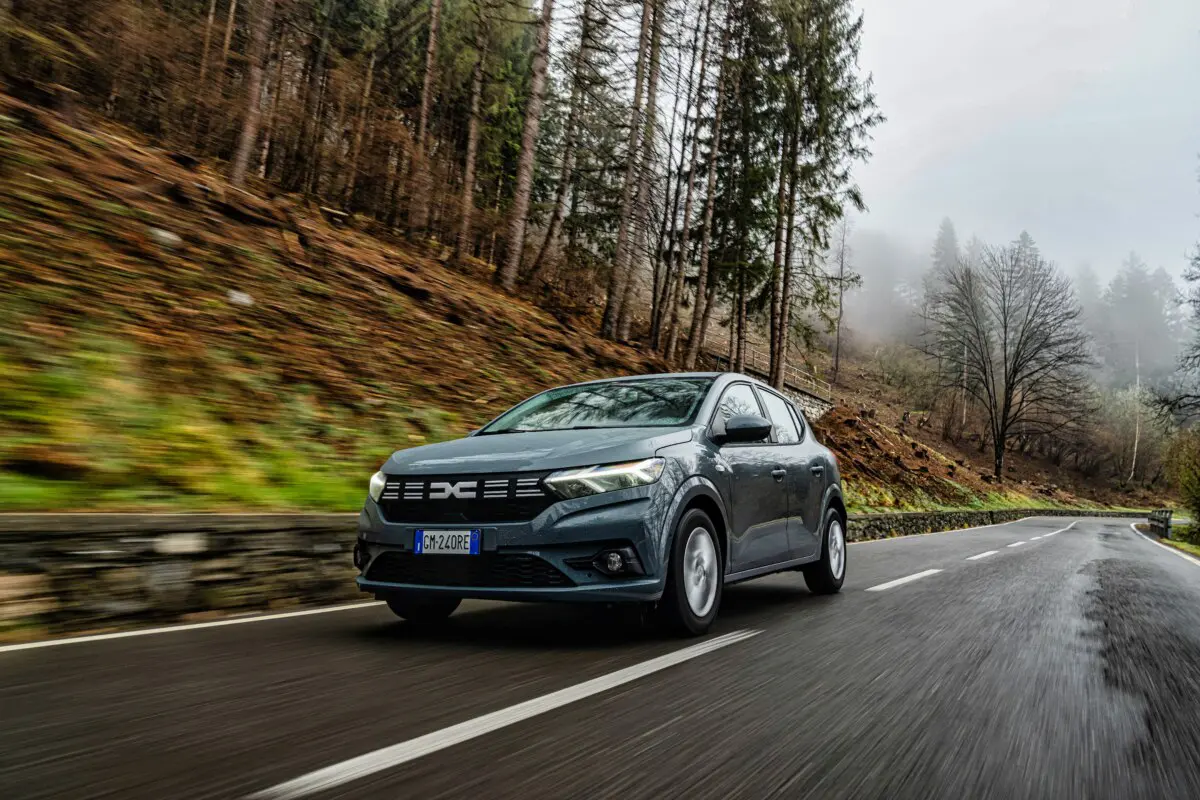 Dacia Sandero отримав топову комплектацію з АКПП і розширеним оснащенням: він коштує лише 720 000 грн
