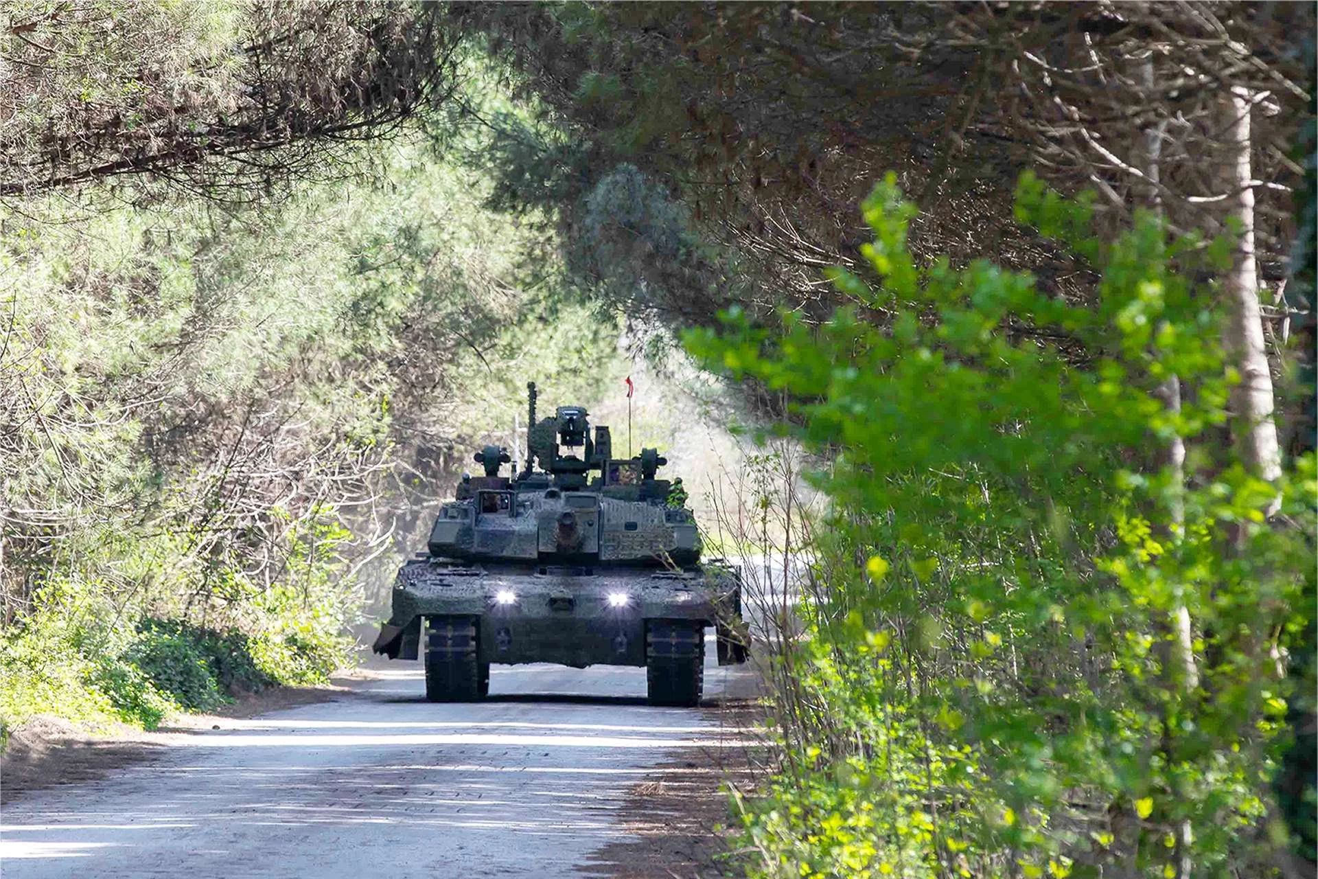 «Алтай» — турецький сучасний бойовий танк, оснащений потужним озброєнням