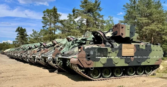 Солдати з бойової групи 1-ї бронетанкової бригади 1-ї кавалерійської дивізії отримали майже 100 бойових машин піхоти Bradley (БМП)
