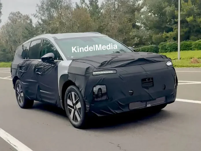 Компанія Hyundai знову вивела на тести новий Ioniq 9: розсекречено важливу серійну деталь екстер'єру