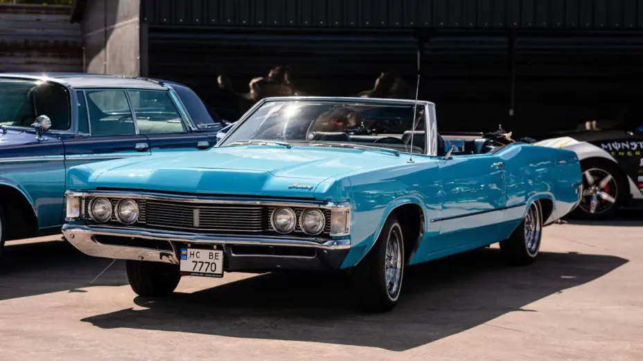 У Києві виставлено на продаж рідкісний кабріолет Mercury Monterey 1969 року
