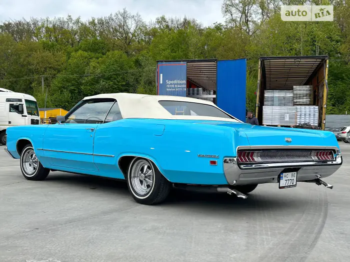 У Києві виставлено на продаж рідкісний кабріолет Mercury Monterey 1969 року