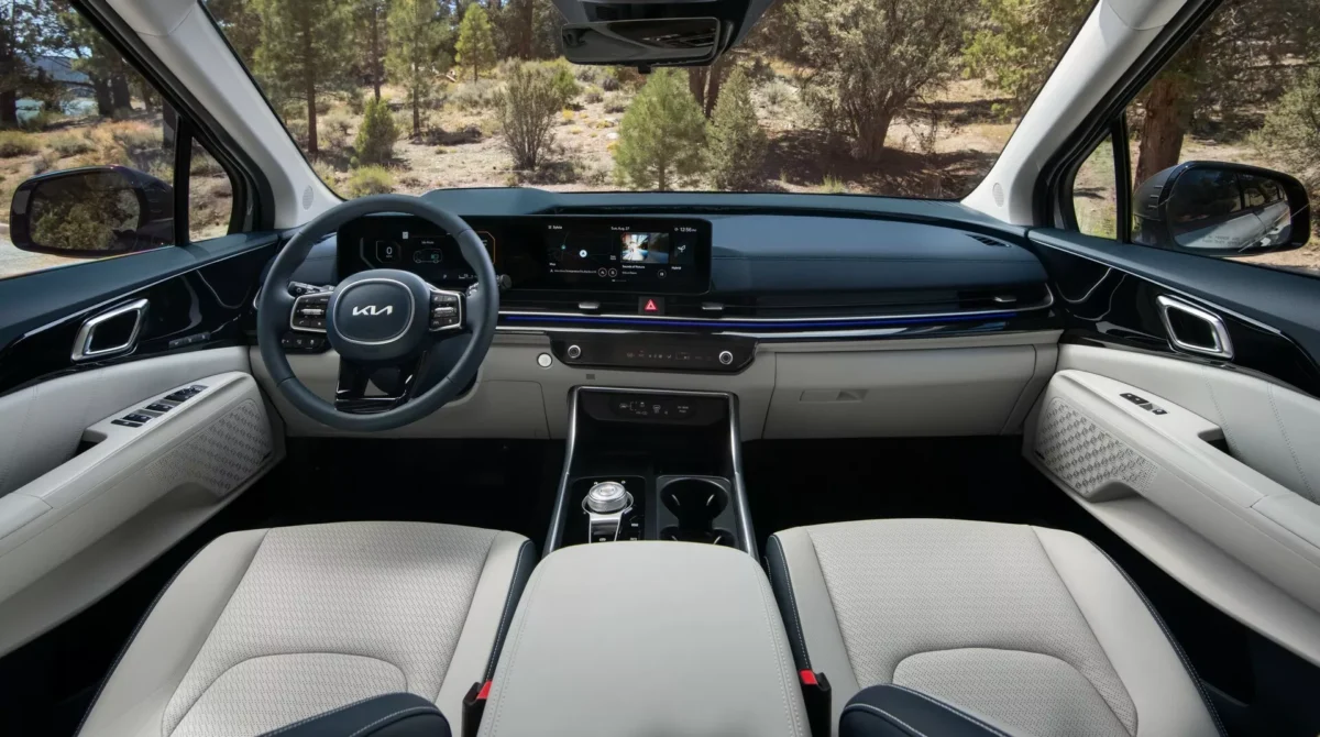 Оновлений Kia Carnival 2025 року виходить на ринок: більше економії палива, але вища ціна