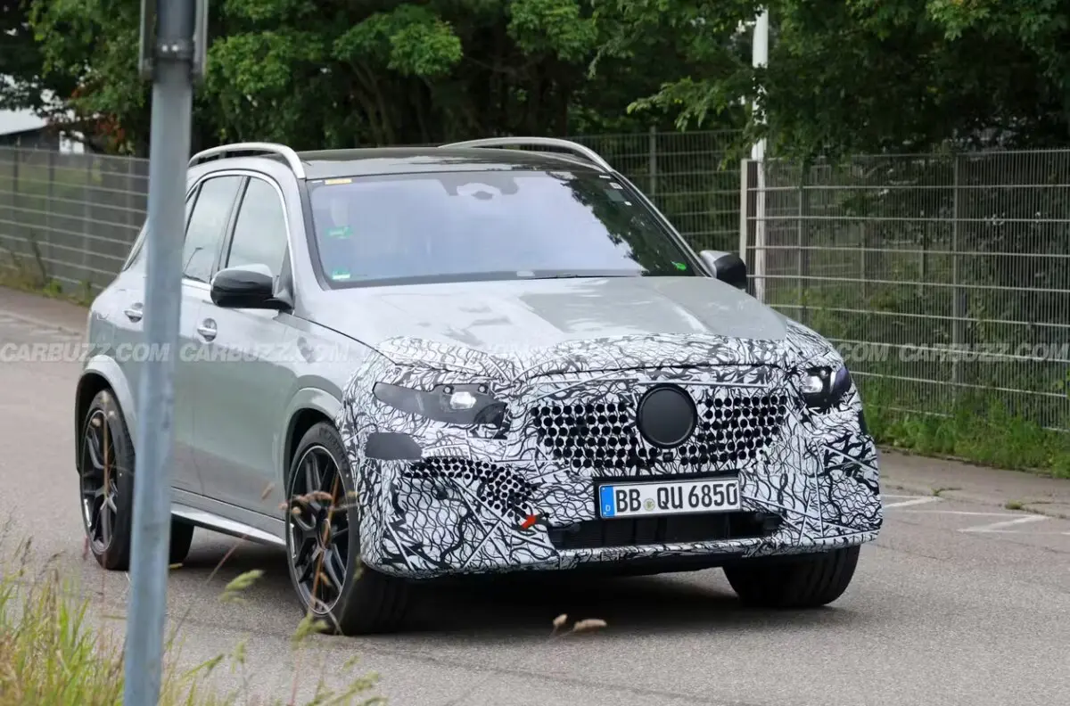 Спустя несколько месяцев после дебюта Mercedes-Benz опять обновляет кроссовер GLE