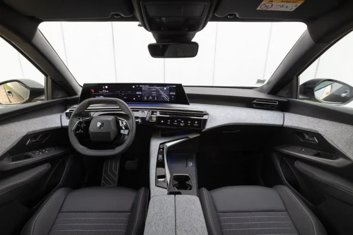 Третє покоління Peugeot 3008 дебютувало в новій модифікації з витратою пального менше 1 літра на «сотню»