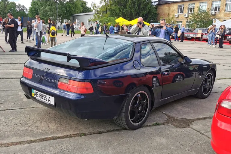 В Україні помітили рідкісний Porsche 968 потужністю 240 к.с.