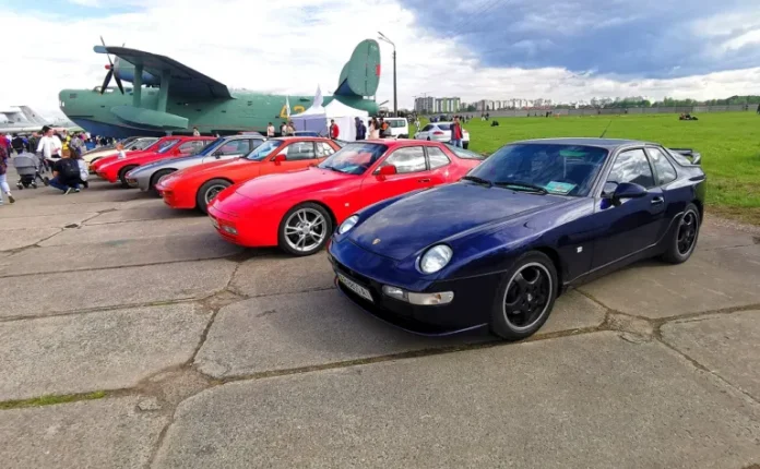 В Україні помітили рідкісний Porsche 968 потужністю 240 к.с.