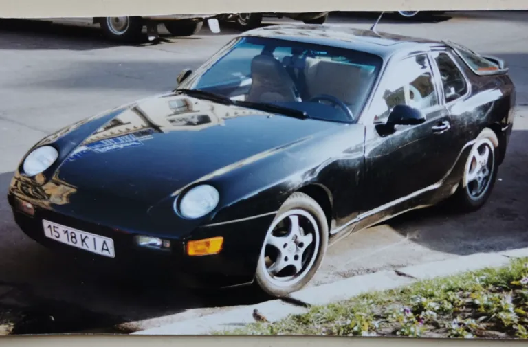 В Україні помітили рідкісний Porsche 968 потужністю 240 к.с.
