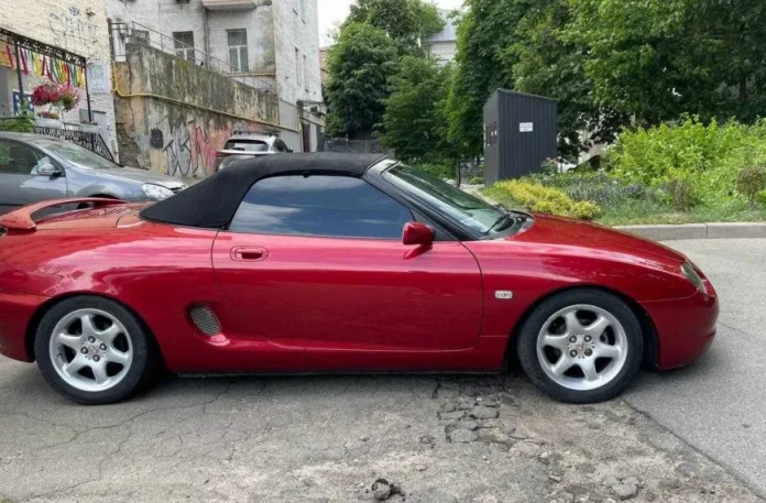 В Україні продається ексклюзивний британський родстер MG F