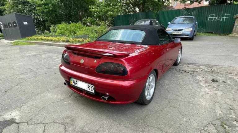 В Україні продається ексклюзивний британський родстер MG F