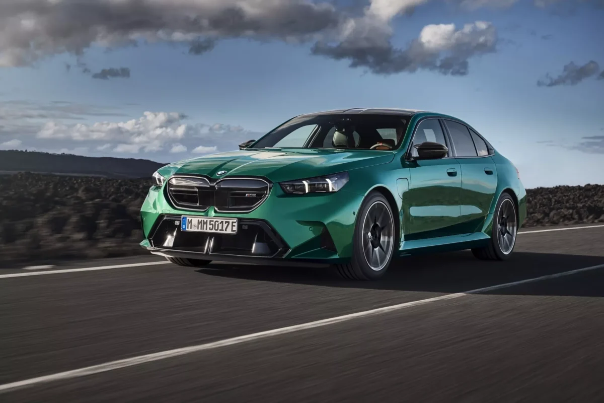 717 к.с. і 3,4 сек до 100 км/год: представлено новий BMW M5 2025 року з безліччю змін