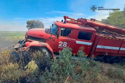 Окупанти почали прицільно бити по автомобілям ДСНС