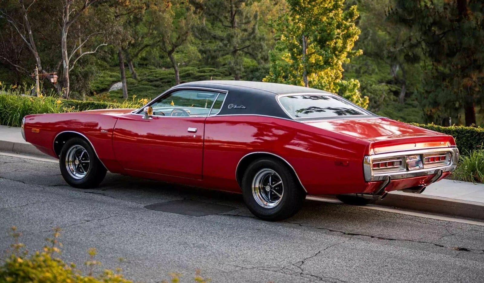 Не експлуатували понад 30 років: спортивне купе Dodge Charger SE 1972 року знайшли в покинутому гаражі