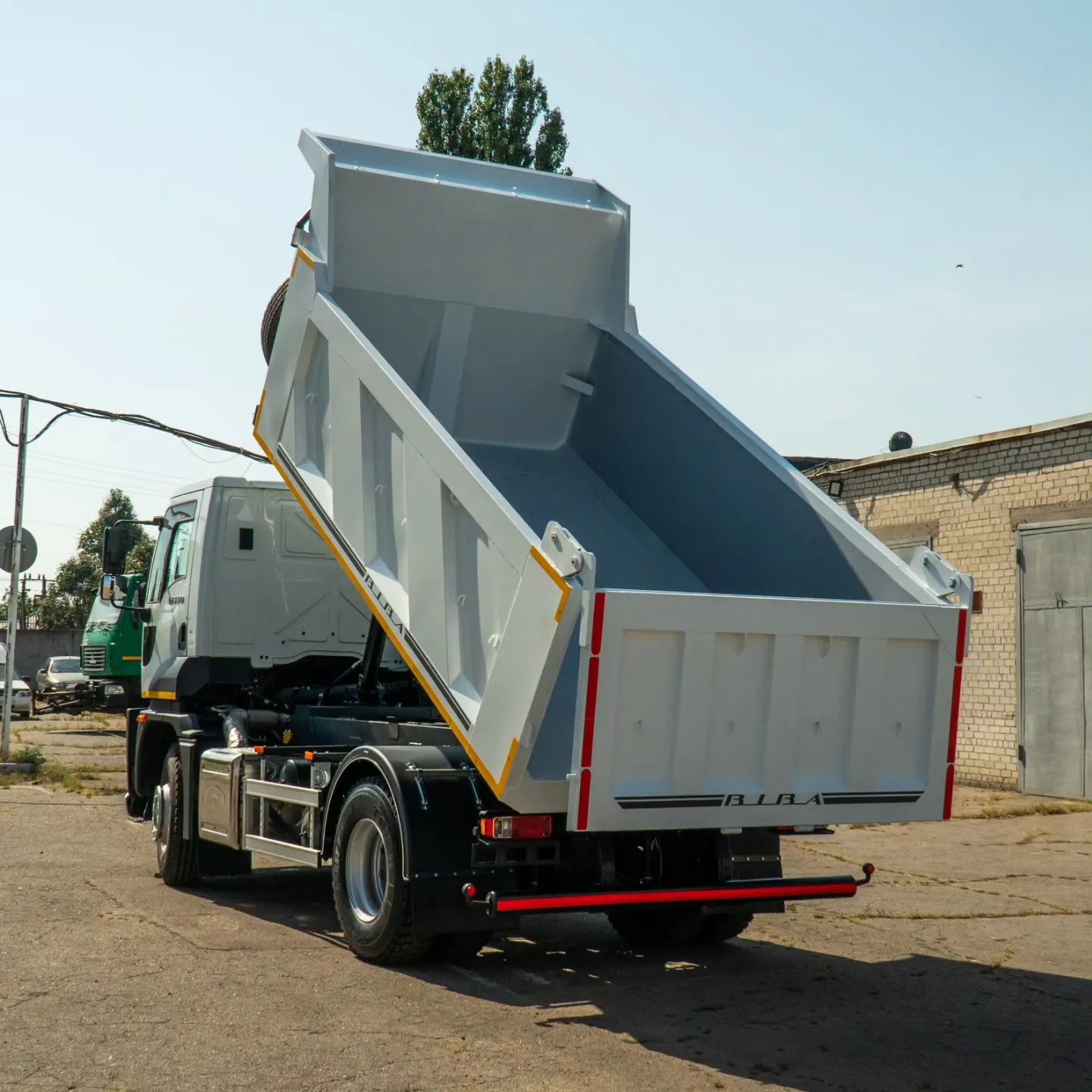 В Україні виготовлено унікальний 10-тонний самоскид на шасі Ford 