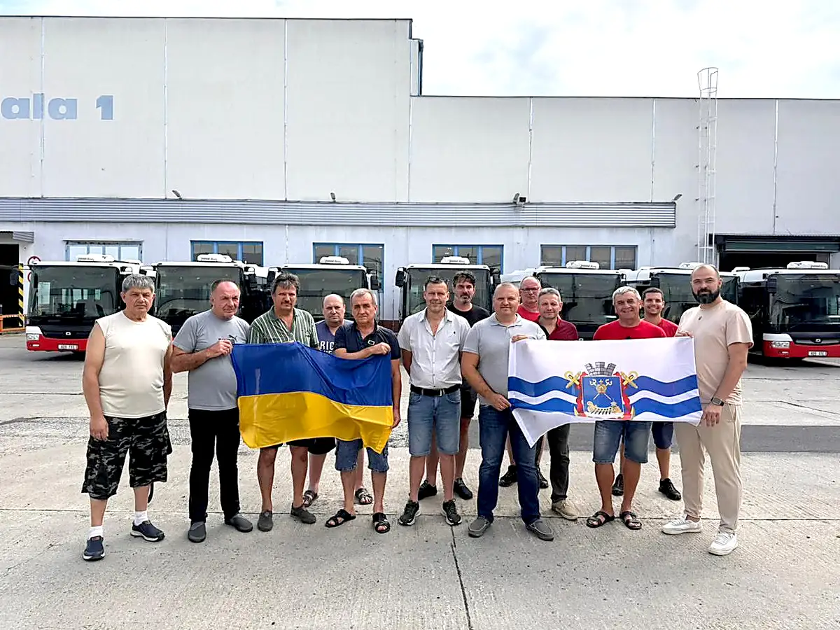 Миколаїв отримав сім сучаних 12-метрових автобусів від Праги