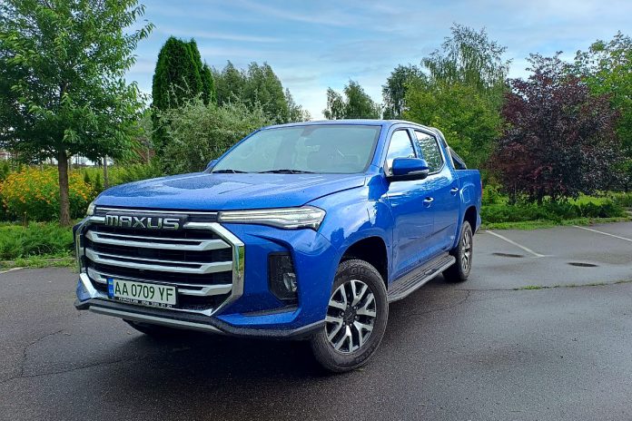 Новенький електричний пікап Maxus Т90 вперше в Україні та вже проїхався бездоріжжям