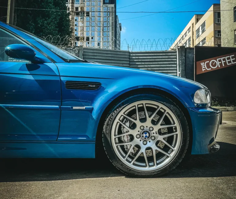 Таких в світі лише 1383 купе: рідкісний спорткар BMW M3 CSL 2004 року з’явився у Києві