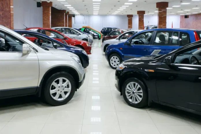 Чому українці не ходять до автосалонів: дилери рахують збитки