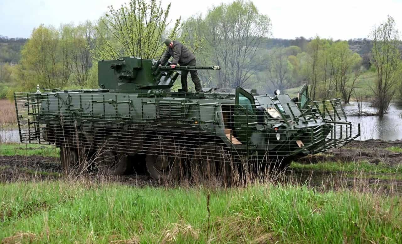Попри війну в Україні збирають бронетранспортери БТР-4