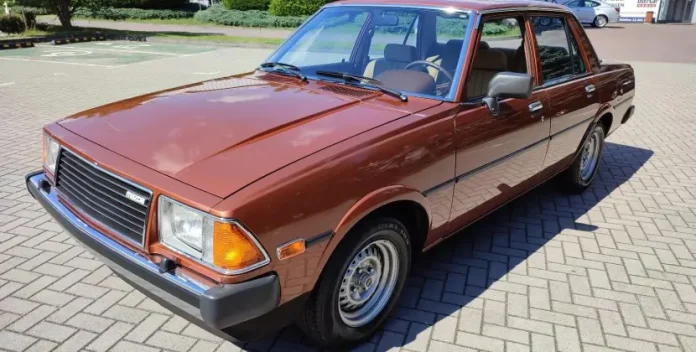 Новий 40-річний седан Mazda 626 без реєстрації знайшли в старому гаражі