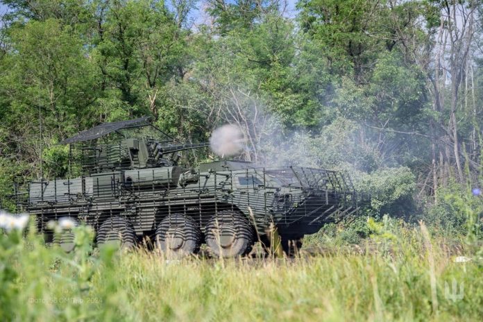 Попри війну в Україні збирають бронетранспортери БТР-4