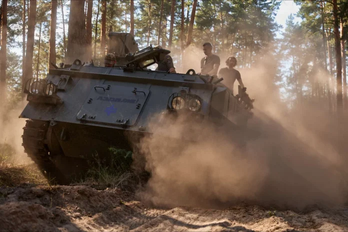 Донори надали 15 БТР FV432 та 2 броньовані ремонтно-евакуаційні машини FV434. (Джерело фото: МО України)