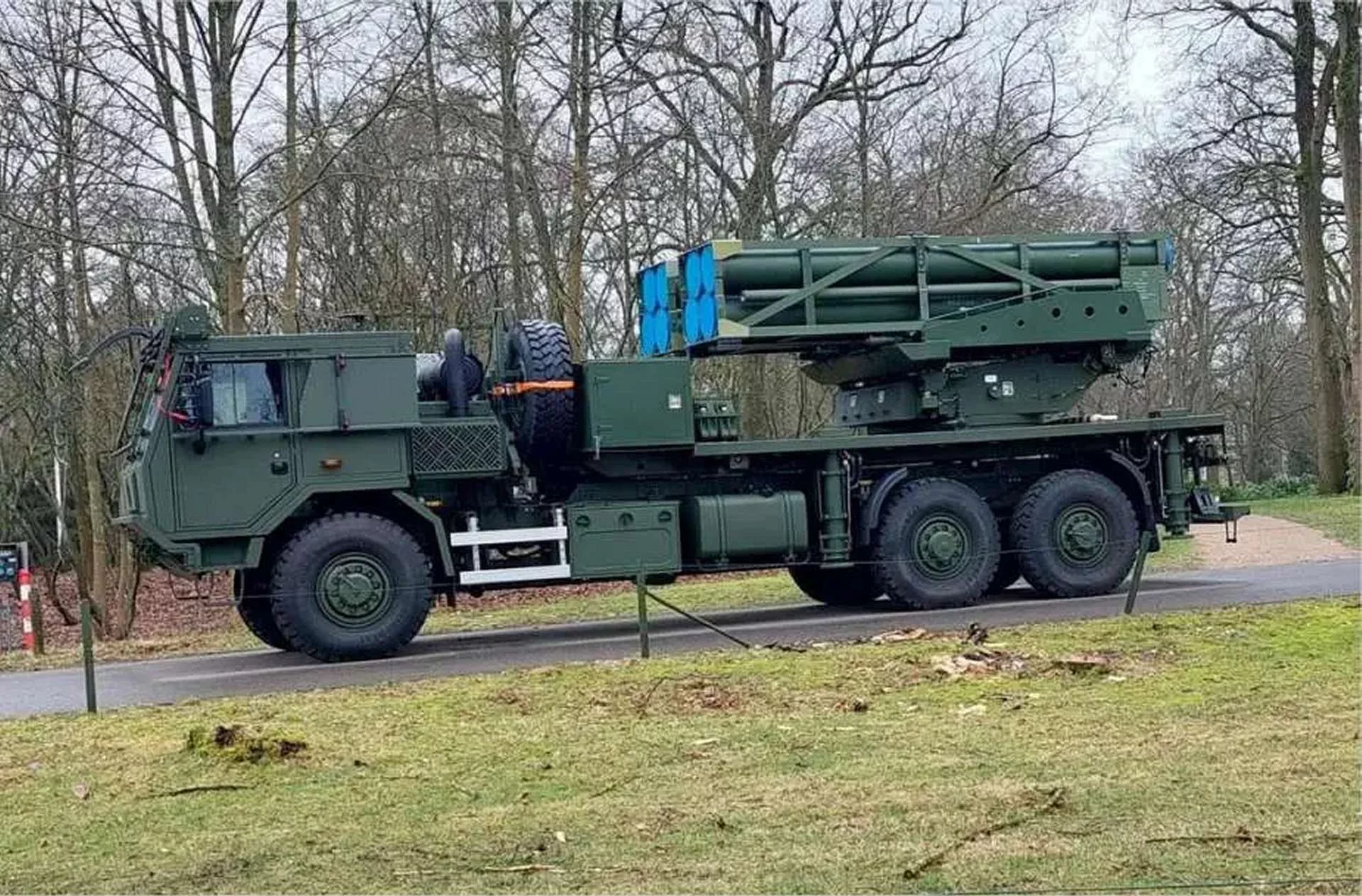 Хоча нинішні голландські системи також встановлені на вантажівках Tatra 815-7 Force 6x6, планується перенести їх на вантажівки Scania Gryphus, обладнані броньованими кабінами. (Джерело зображення: Venator News)