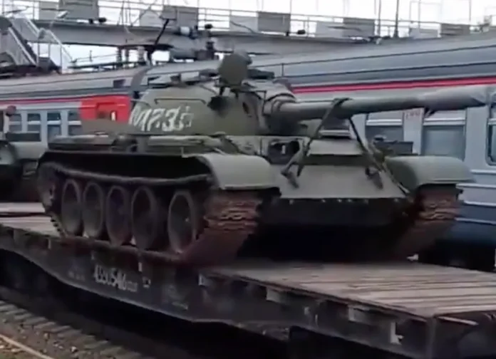 Росія відправляє в Україну додаткову партію старовинних танків Т-54