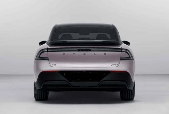 Китайці почали копіювати технології Tesla: першим автомобілем її отримає новий XPeng P7+