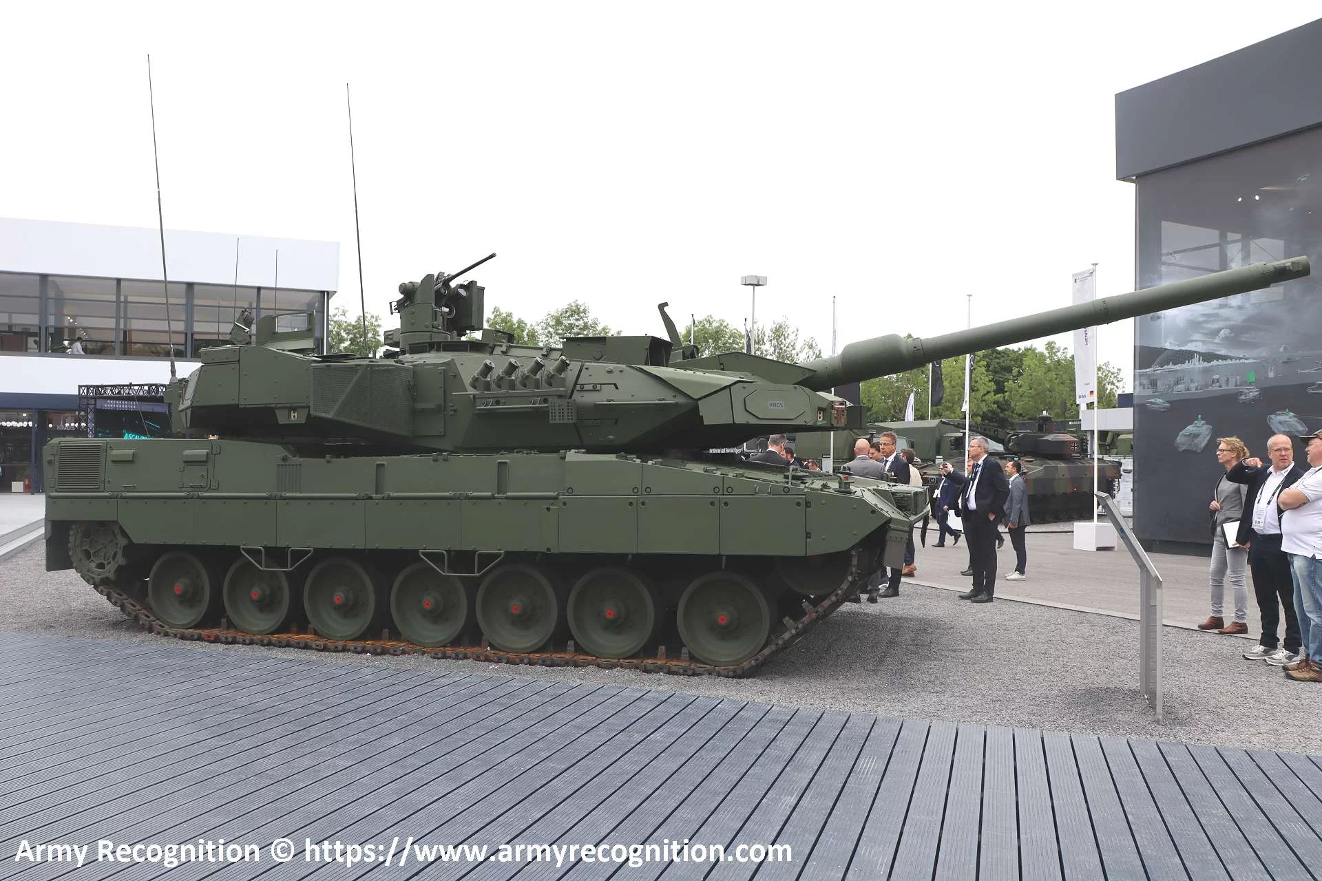 Новий Leopard 2A8 був вперше представлений публіці під час Eurosatory 2024, оборонної виставки, яка проходила в Парижі, Франція, у червні 2024 року. (Джерело зображення: Army Recognition Group)