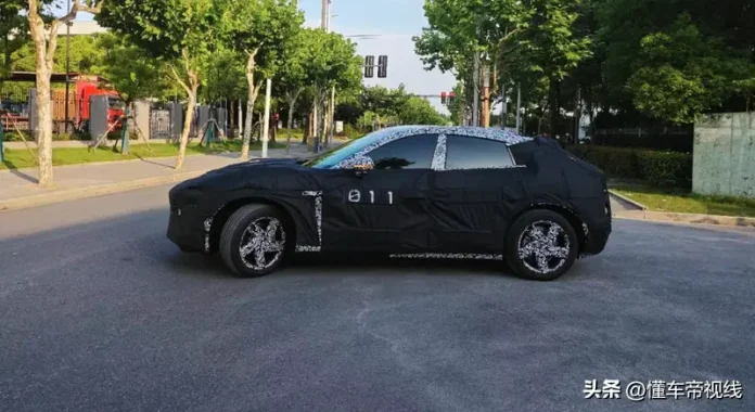 Перший кросовер Xiaomi все більше розкривається: опубліковано перші фото салону
