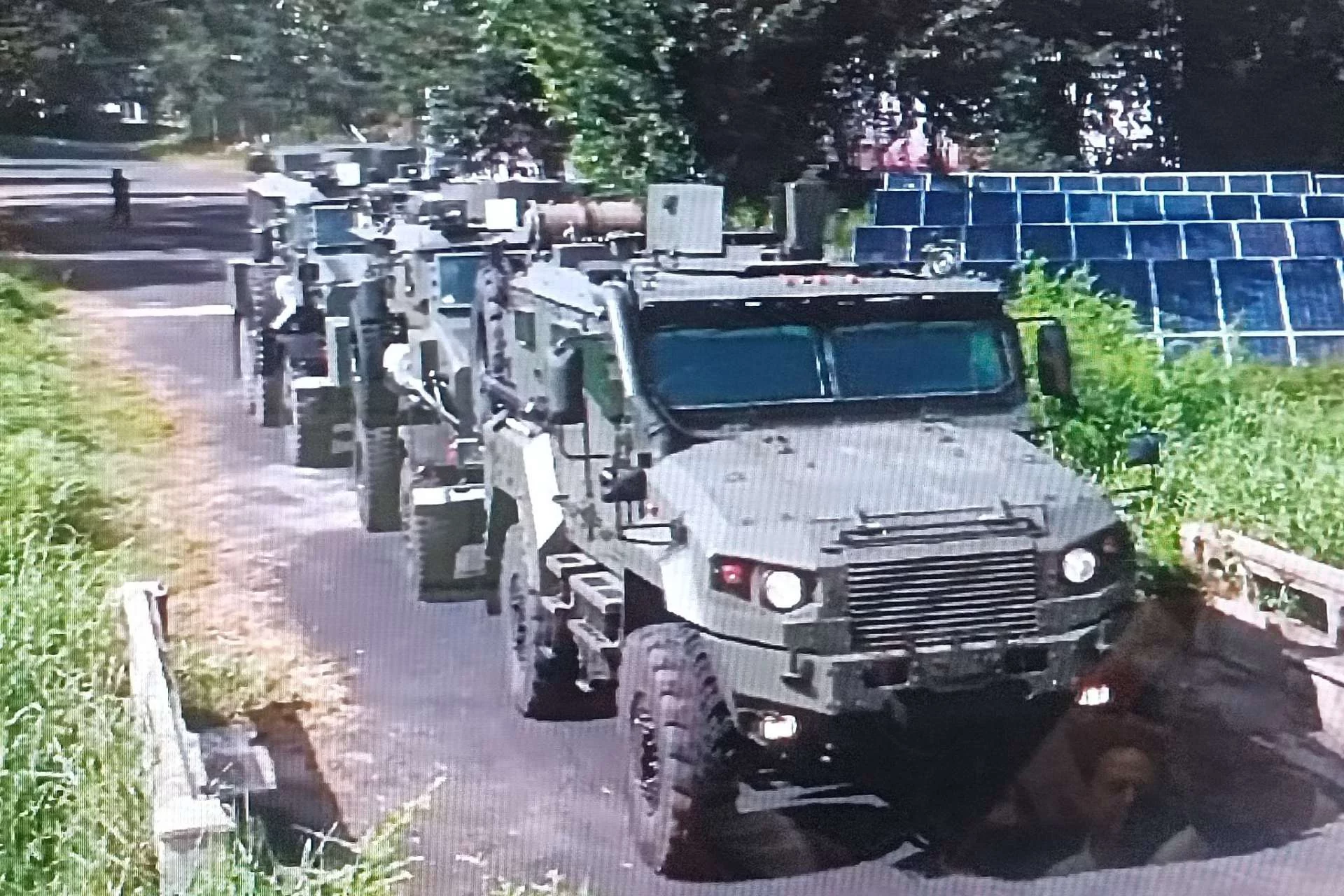 На офіційних фотографіях показано Typhoon-K MRAP в Індії в складі конвою разом з іншими ANVL Mines Protected Vehicles (MPV) у варіантах 4x4 і 6x6. (Джерело зображення: Twitter/Rishav Gupta)