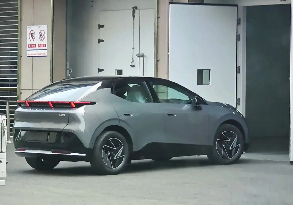 Компанія Geely останнім часом активно розширює модельний ряд суббренду Lynk&Co. Так, уже анонсовані або дебютували автомобілі з індексами X і Z10.