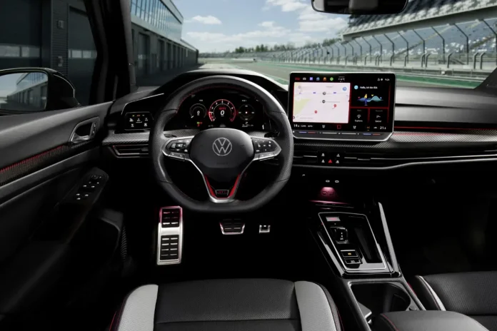 Слідом за Volkswagen Golf R розпочалися продажі версії GTI Clubsport із 300-сильним мотором: озвучено ціни