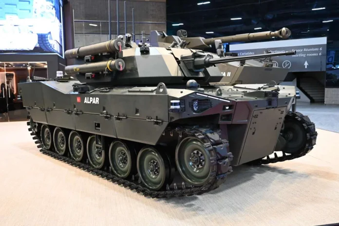 OTOKAR ALPAR озброєний як пілотована бойова машина піхоти, включаючи 30-мм автоматичну гармату та дві пускові установки для протитанкових керованих ракет. (Джерело зображення: Army Recognition Group)