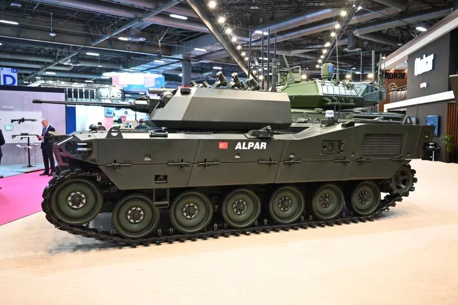 Турецька компанія OTOKAR показала свою нову безпілотну бойову машину на оборонній виставці Eurosatory 2024, яка проходила в Парижі в червні 2024 року. (Джерело фото: Army Recognition Group)