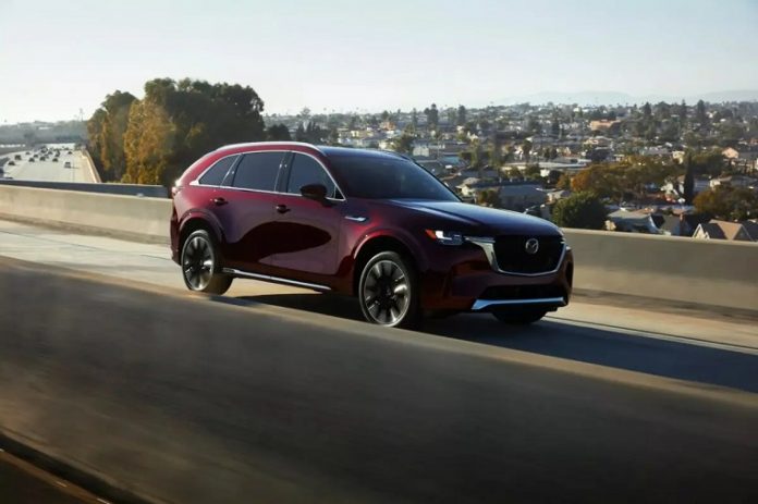 Оновлена Mazda CX-90