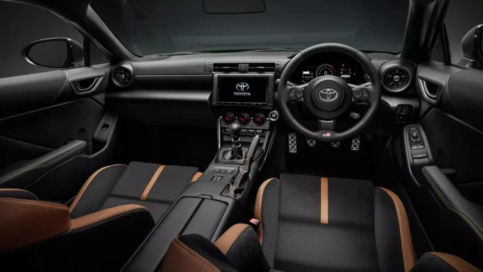 Оновлена Toyota GR86 2025 року пропонує чіткіше рульове управління та покращений зв'язок з дорогою