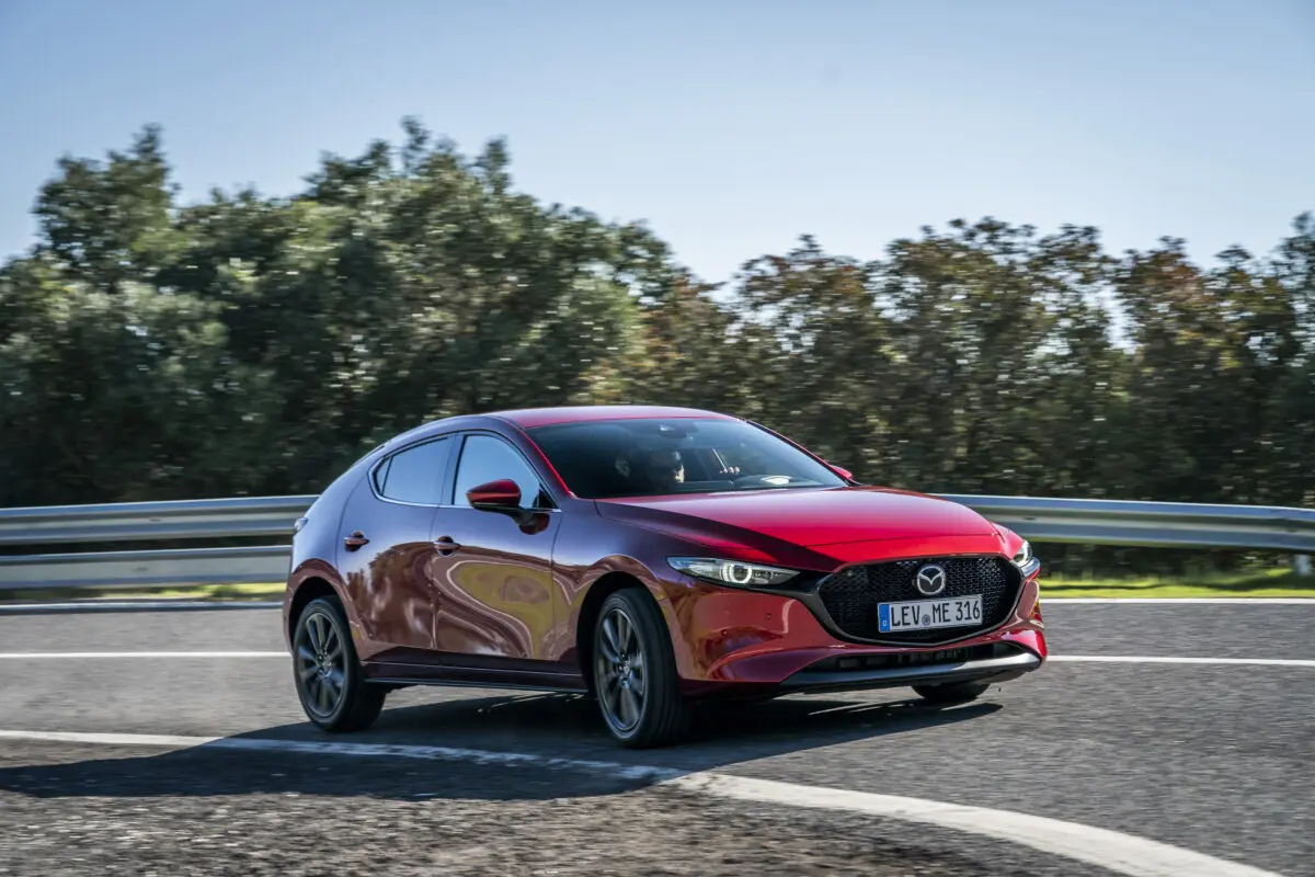 Mazda 3 подешевшала на 81 000 грн, але оснащення та економічний мотор залишилися колишніми