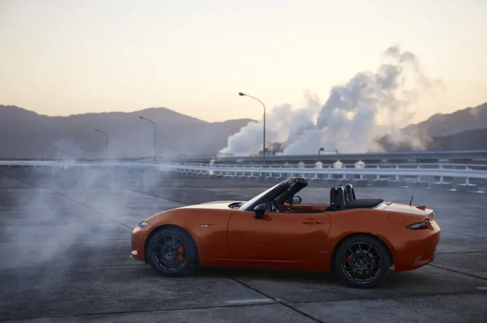 Mazda випустить ювілейну версію MX-5 Miata з особливим кольором кузова: озвучено попередню ціну