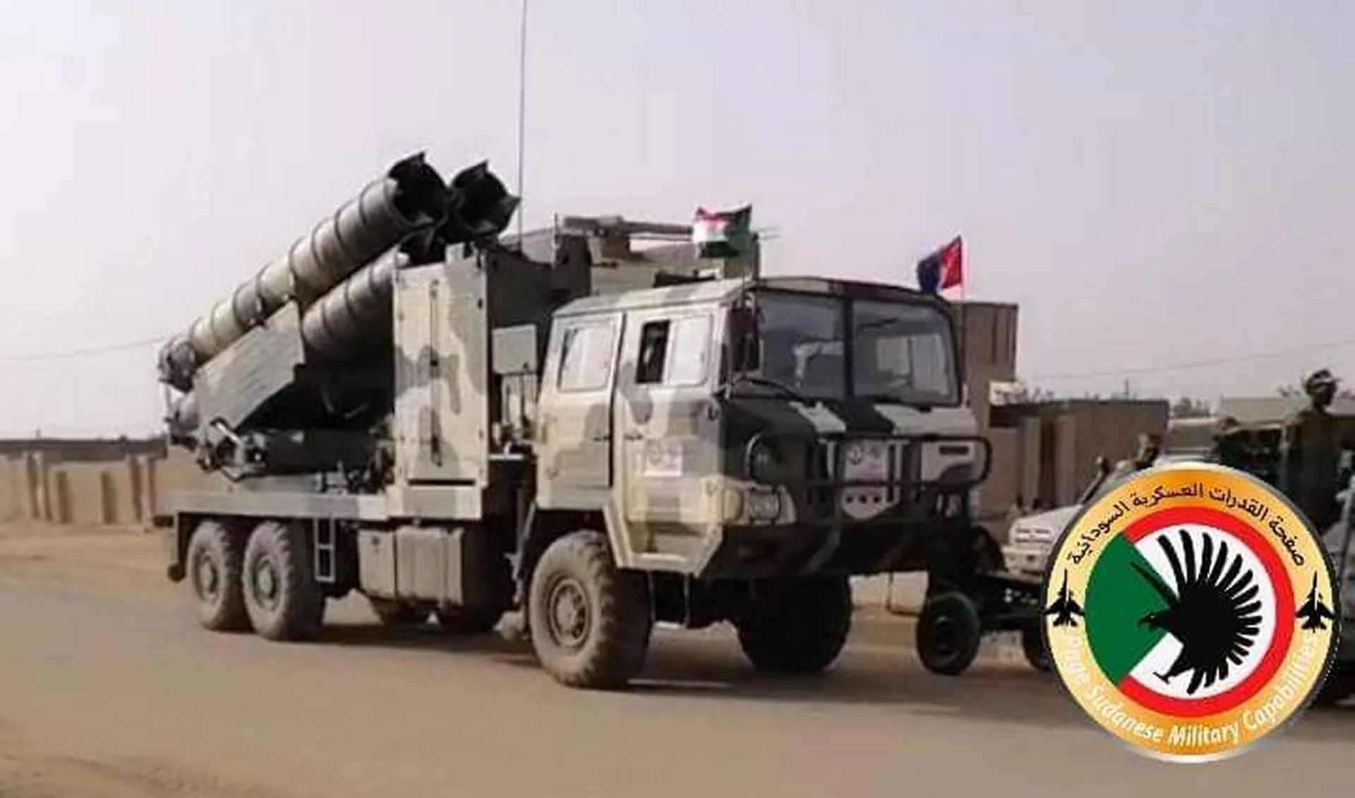 У 2019 році урядові сили Судану вперше застосували китайську ракетну установку великої дальності WS-1B для обстрілу повстанців, що стало першим використанням китайської ракетної установки великої дальності в Африці. (Джерело зображення: Twitter/War Noir)