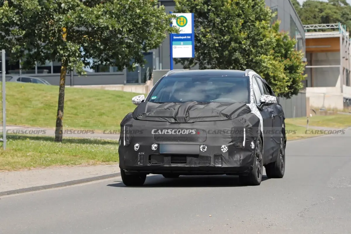 В об'єктиви камер потрапив Kia Sportage 2026 з новим «обличчям» і оновленою задньою частиною