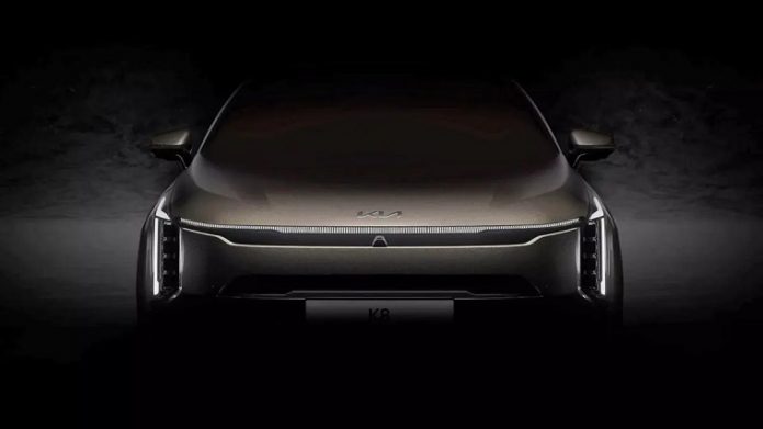 Тизер оновленого седана Kia K8 2025