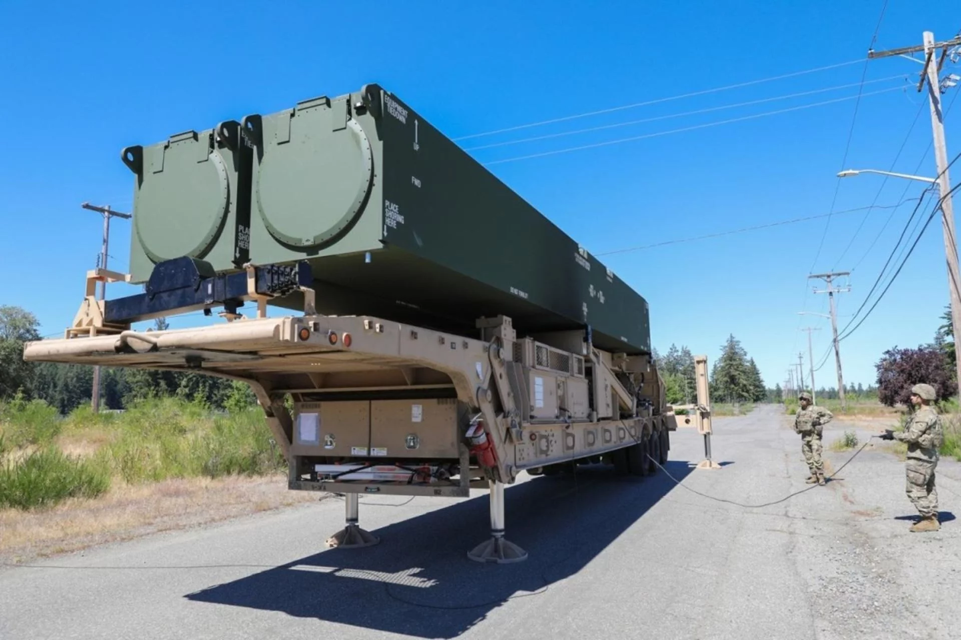 Каністри Dark Eagle на транспортері на базі Joint Base Lewis-McChord під час навчань Resolute Hunter 24-2 (Джерело зображення: Армія США)