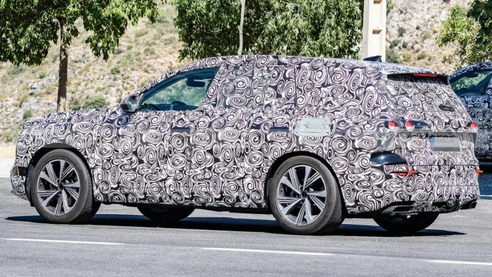 Кросовер Audi Q7 нового покоління помічений на тестах: розкрито подробиці про технічне оснащення