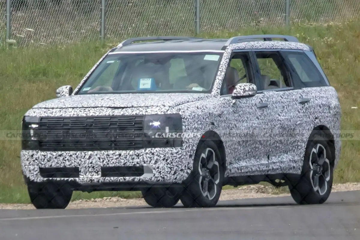 Hyundai Palisade 2026 у стилі старого Range Rover виїхав на тести: 3-рядний крос отримає новий турбомотор