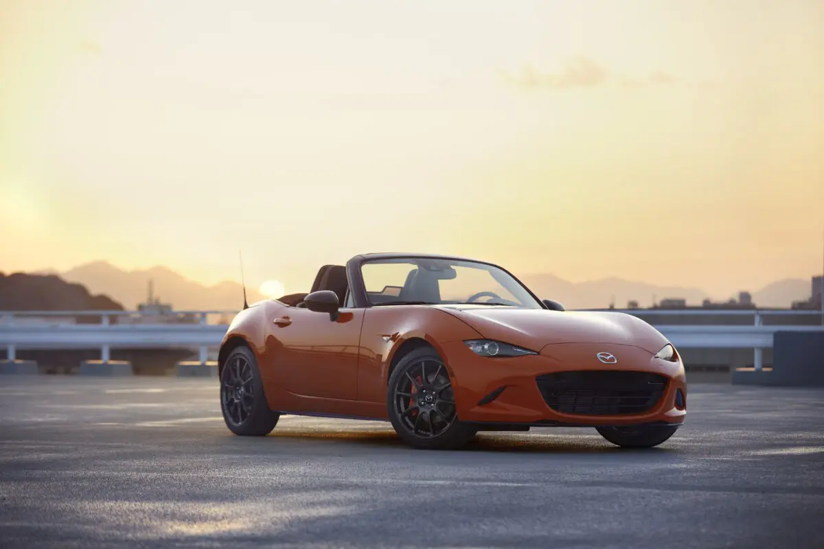 Mazda випустить ювілейну версію MX-5 Miata з особливим кольором кузова: озвучено попередню ціну