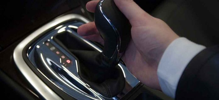 Механік розкрив помилки автолюбителів, які призводять до «оливожору»